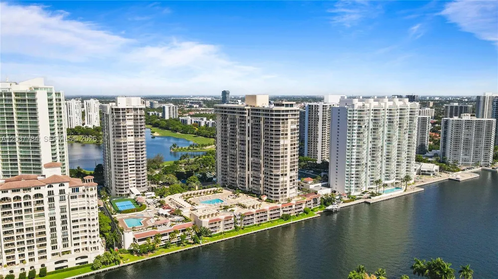 20191 E Country Club Dr #803 Aventura, FL 33180