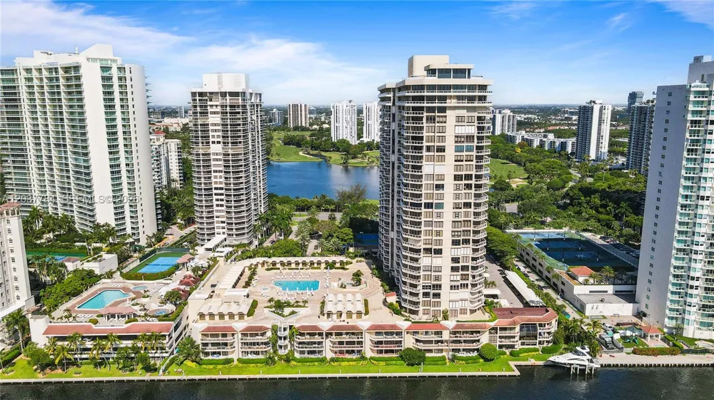 20191 E Country Club Dr #803 Aventura, FL 33180