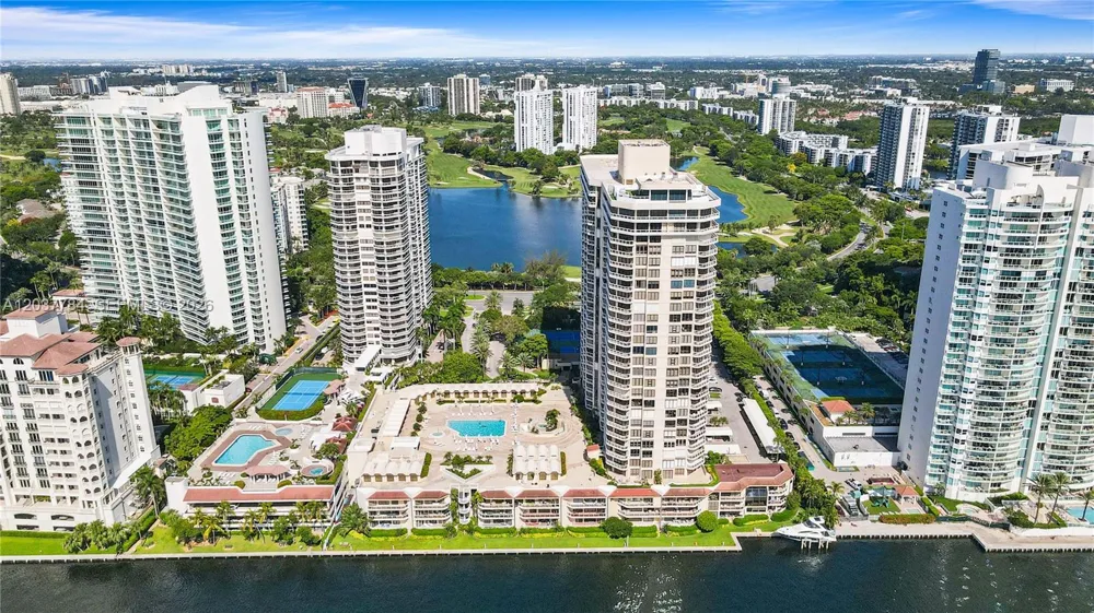 20191 E Country Club Dr #803 Aventura, FL 33180