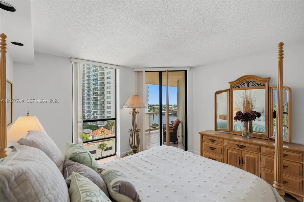 20191 E Country Club Dr #803 Aventura, FL 33180