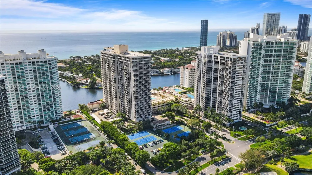 20191 E Country Club Dr #803 Aventura, FL 33180