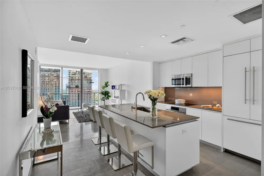 68 SE 6th St #3506 Miami, FL 33131