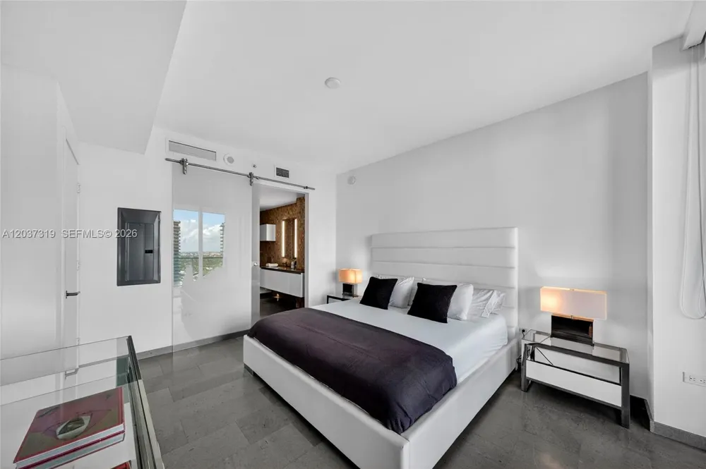 68 SE 6th St #3506 Miami, FL 33131