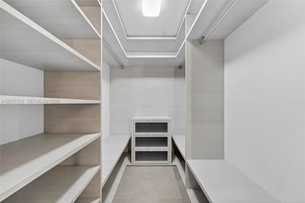 68 SE 6th St #3506 Miami, FL 33131