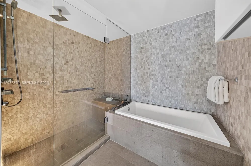 68 SE 6th St #3506 Miami, FL 33131