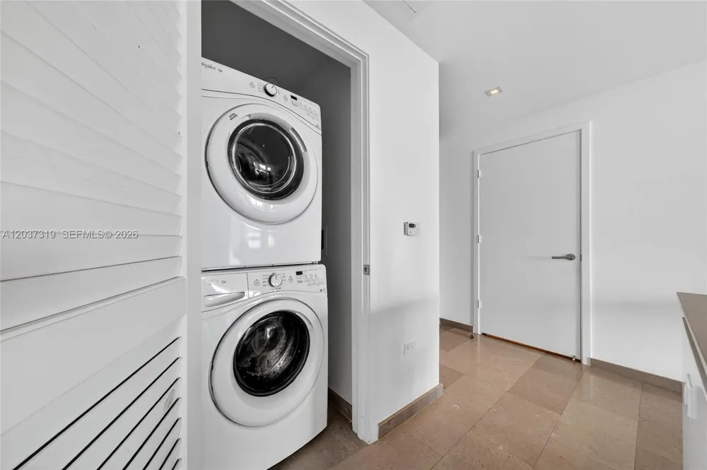 68 SE 6th St #3506 Miami, FL 33131