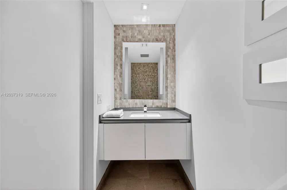 68 SE 6th St #3506 Miami, FL 33131