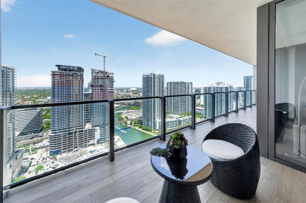 68 SE 6th St #3506 Miami, FL 33131