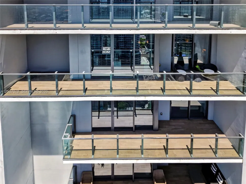 68 SE 6th St #3506 Miami, FL 33131
