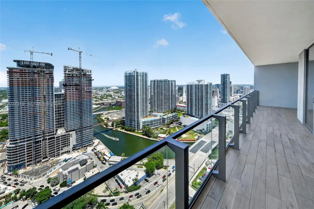 68 SE 6th St #3506 Miami, FL 33131