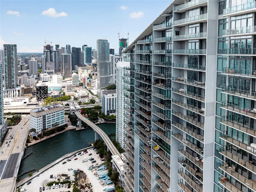 68 SE 6th St #3506 Miami, FL 33131