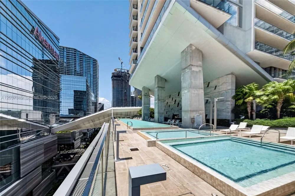 68 SE 6th St #3506 Miami, FL 33131
