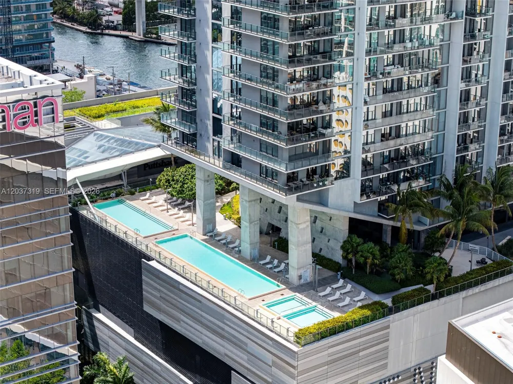 68 SE 6th St #3506 Miami, FL 33131