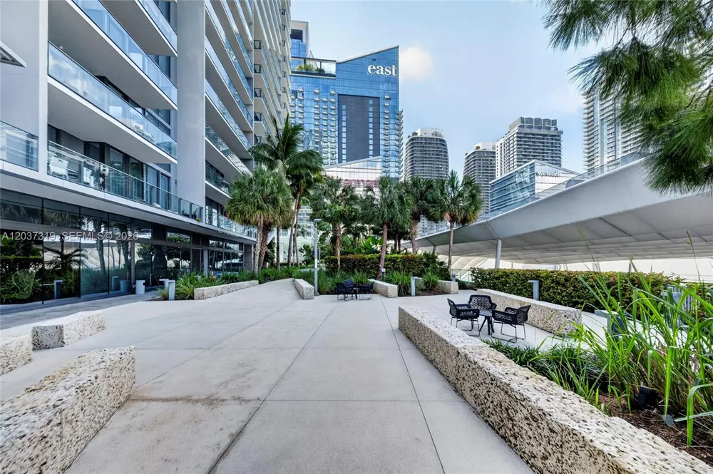 68 SE 6th St #3506 Miami, FL 33131