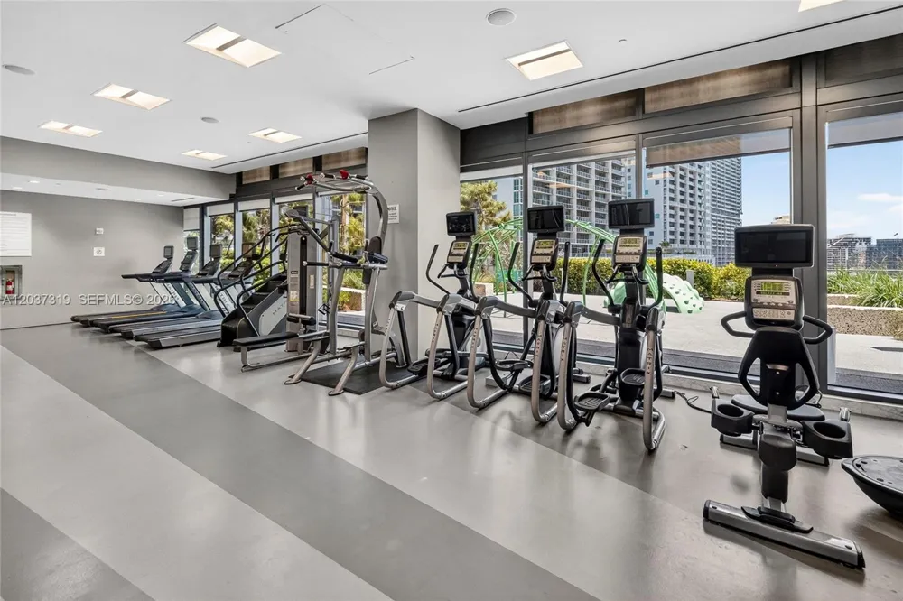 68 SE 6th St #3506 Miami, FL 33131