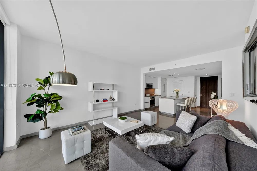 68 SE 6th St #3506 Miami, FL 33131