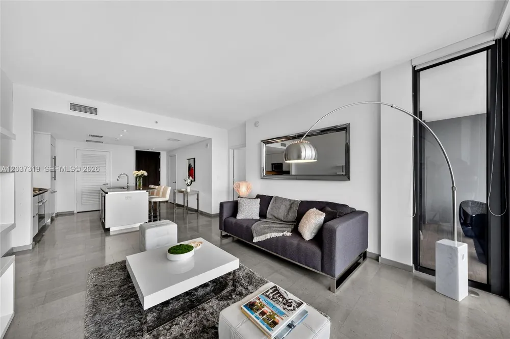 68 SE 6th St #3506 Miami, FL 33131