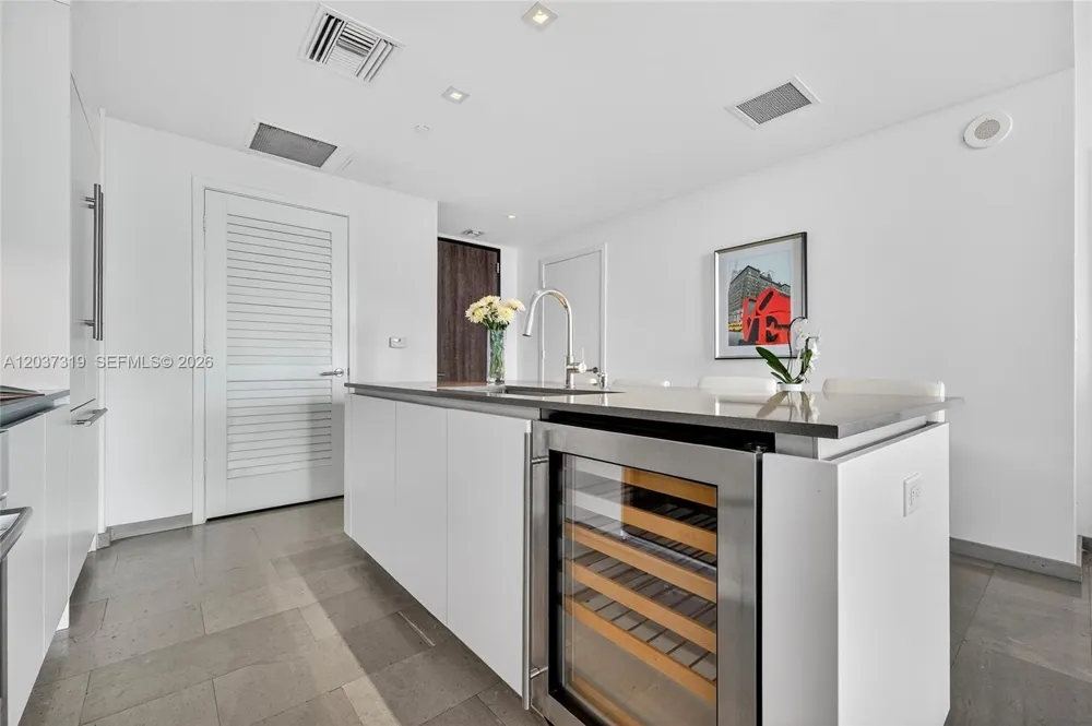 68 SE 6th St #3506 Miami, FL 33131
