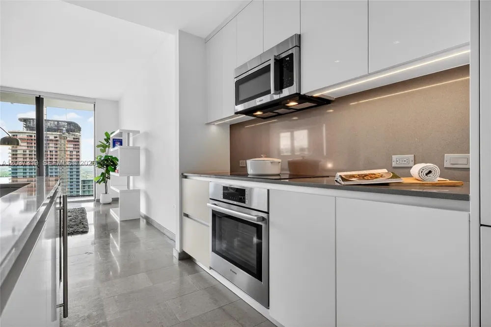 68 SE 6th St #3506 Miami, FL 33131