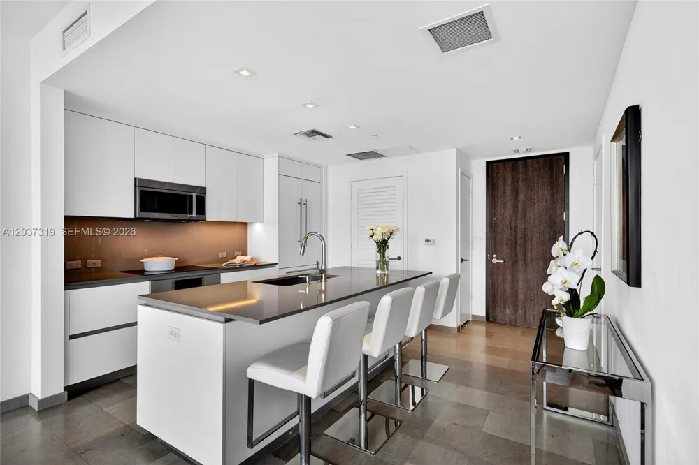 68 SE 6th St #3506 Miami, FL 33131