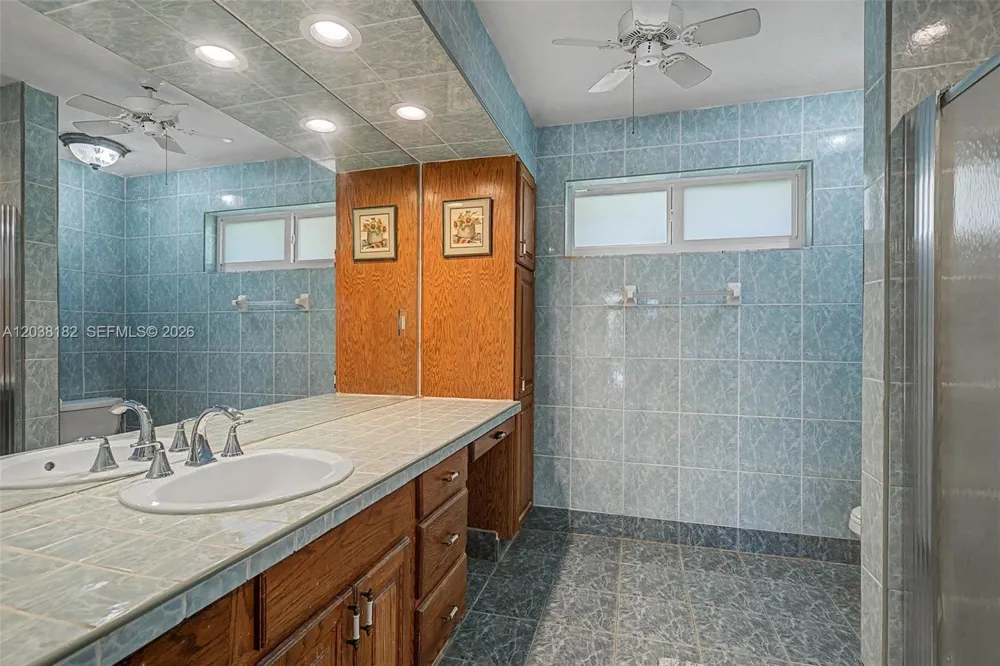 16842 SW 79 Place Palmetto Bay, FL 33157