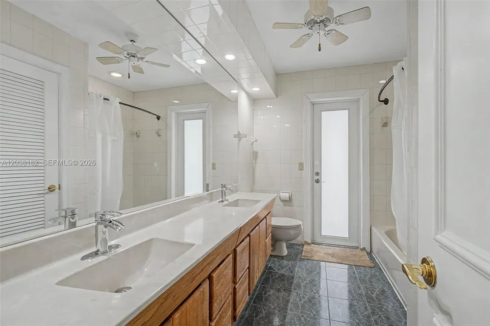 16842 SW 79 Place Palmetto Bay, FL 33157