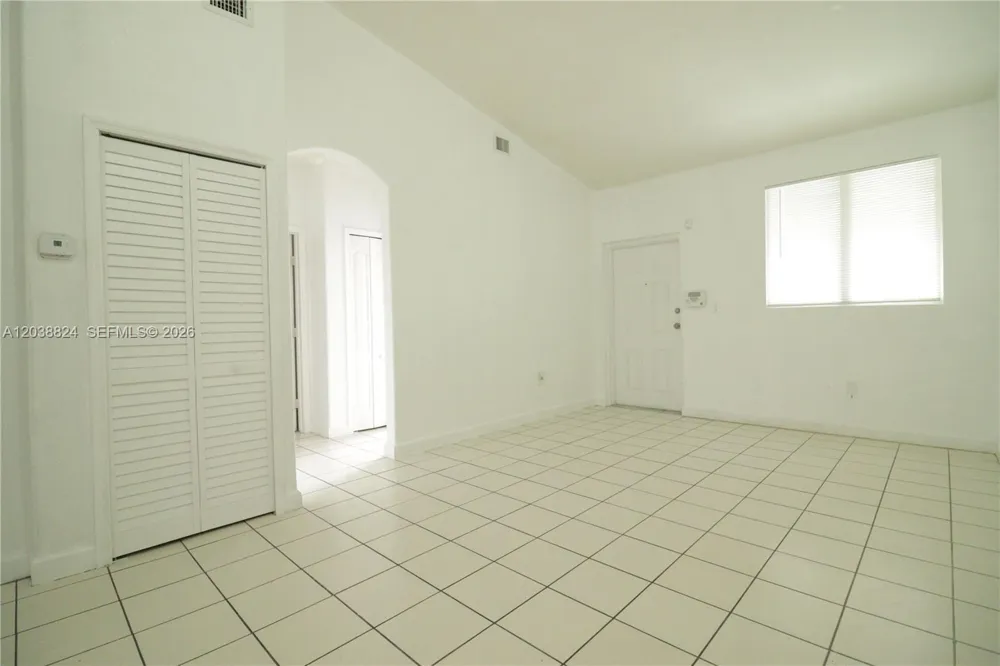 1568 SE 26th St #206 Homestead, FL 33035