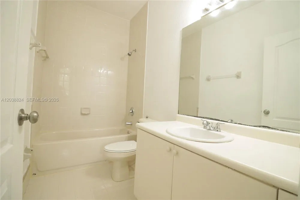1568 SE 26th St #206 Homestead, FL 33035