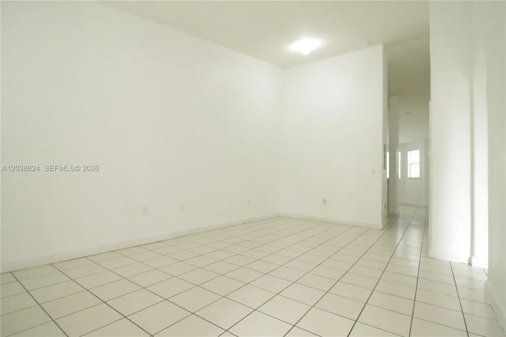 1568 SE 26th St #206 Homestead, FL 33035