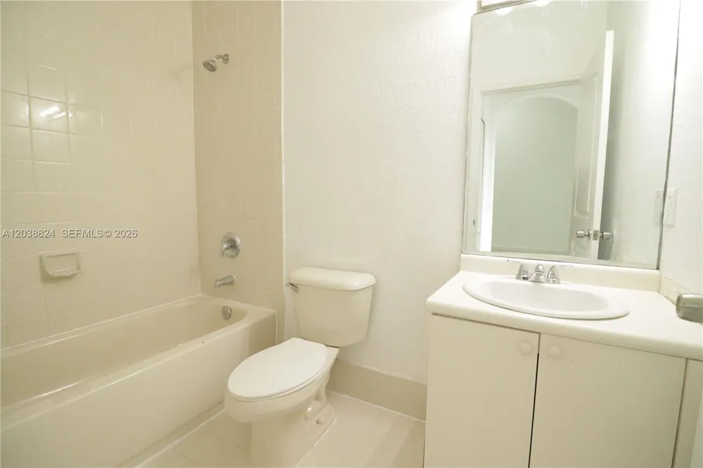 1568 SE 26th St #206 Homestead, FL 33035