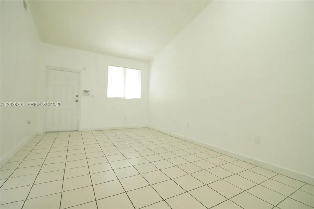 1568 SE 26th St #206 Homestead, FL 33035