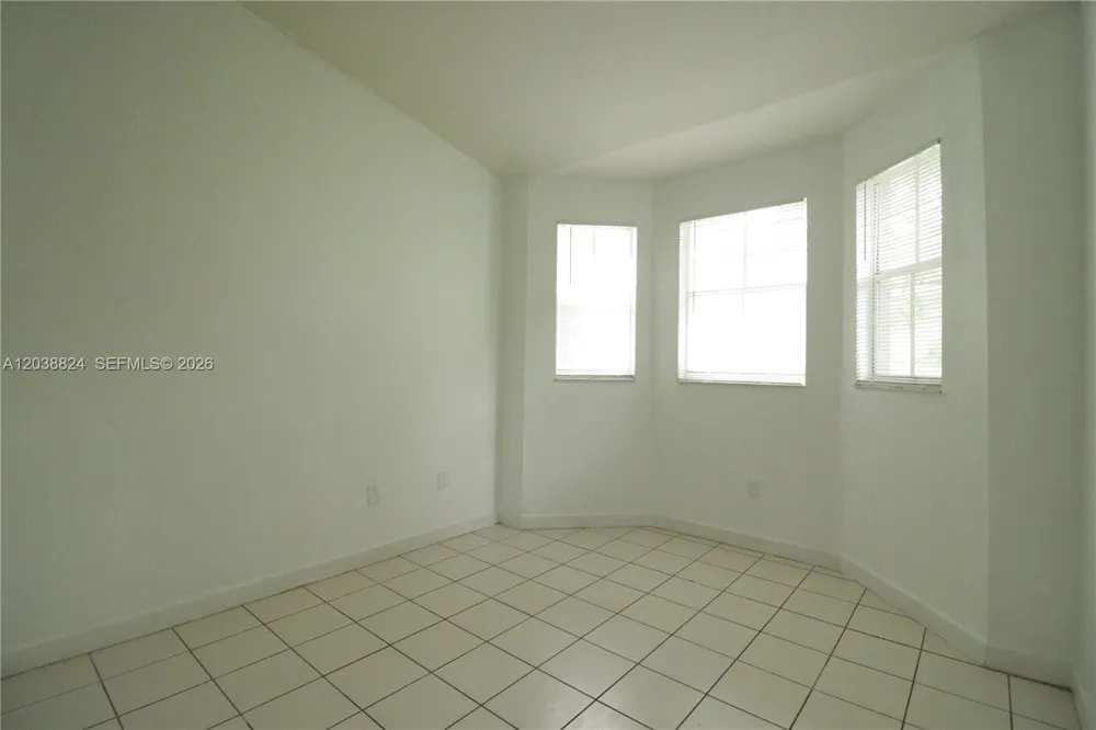 1568 SE 26th St #206 Homestead, FL 33035