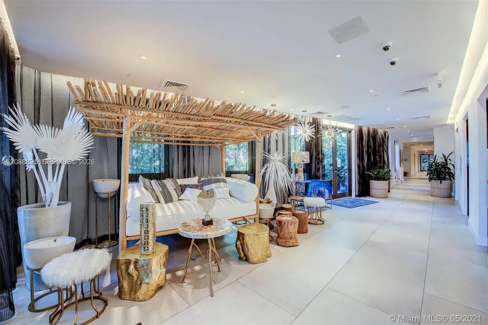 121 NE 34th St #1111 Miami, FL 33137