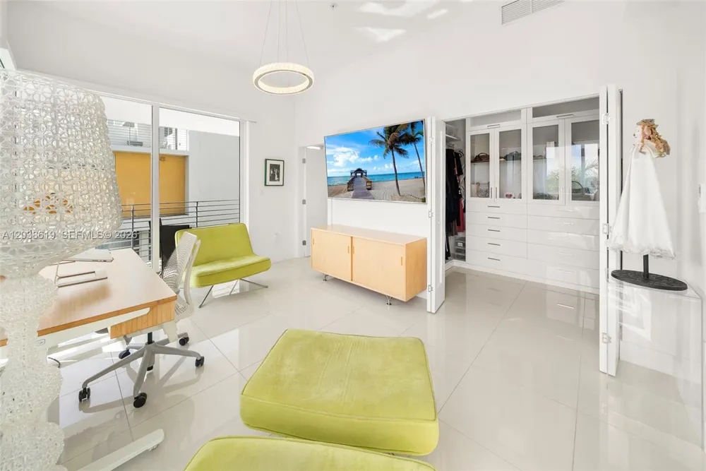 39 Shore Dr Miami Beach, FL 33141