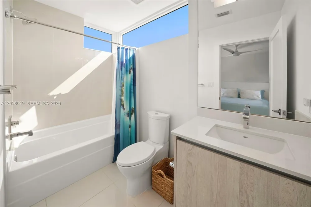 39 Shore Dr Miami Beach, FL 33141