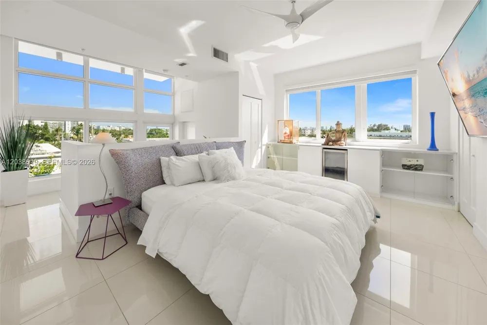 39 Shore Dr Miami Beach, FL 33141