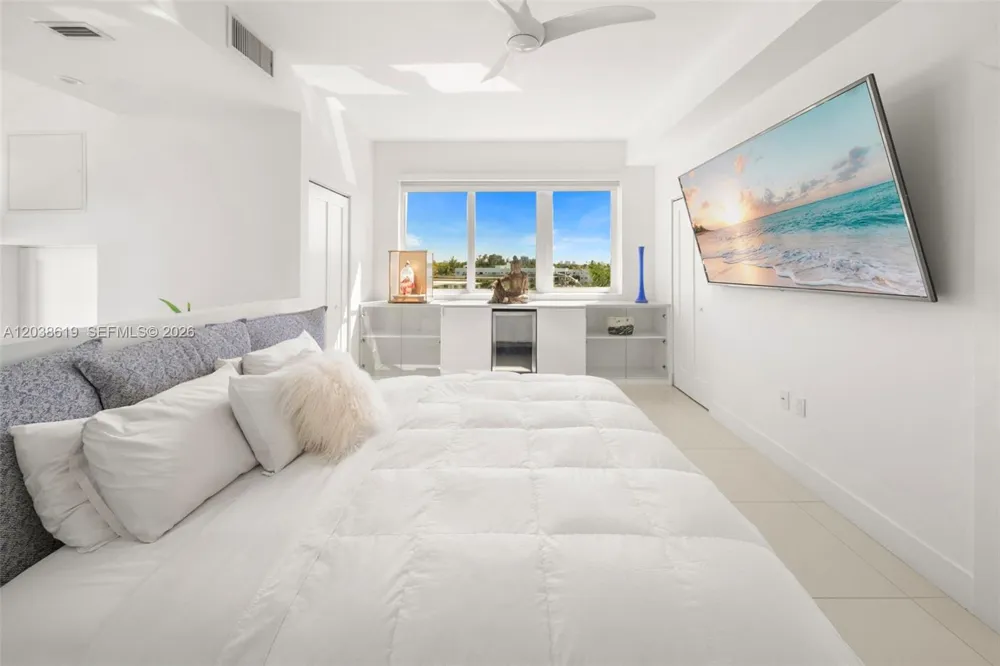 39 Shore Dr Miami Beach, FL 33141