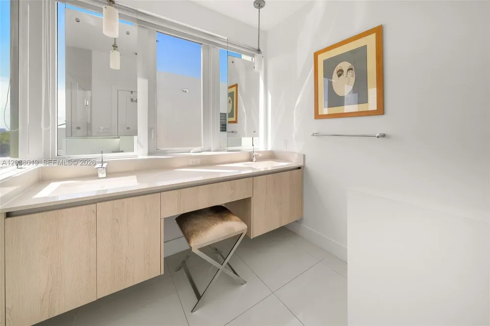 39 Shore Dr Miami Beach, FL 33141