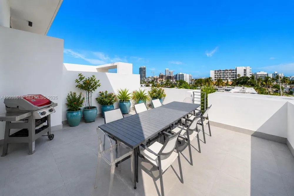 39 Shore Dr Miami Beach, FL 33141