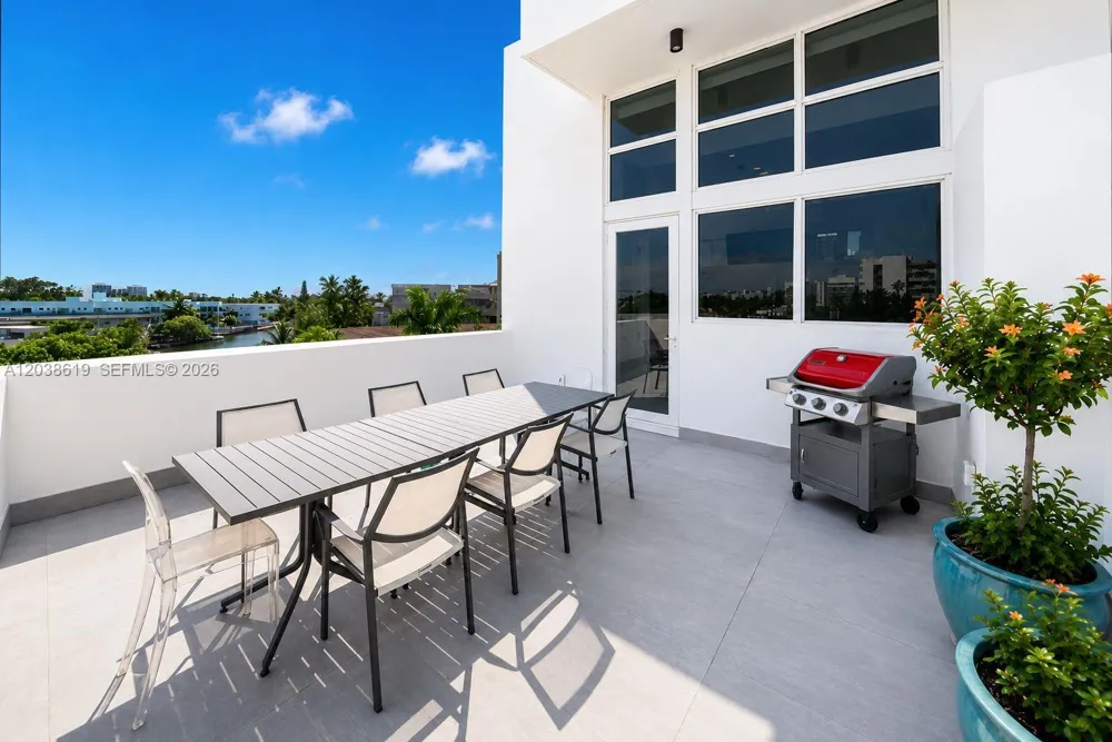 39 Shore Dr Miami Beach, FL 33141