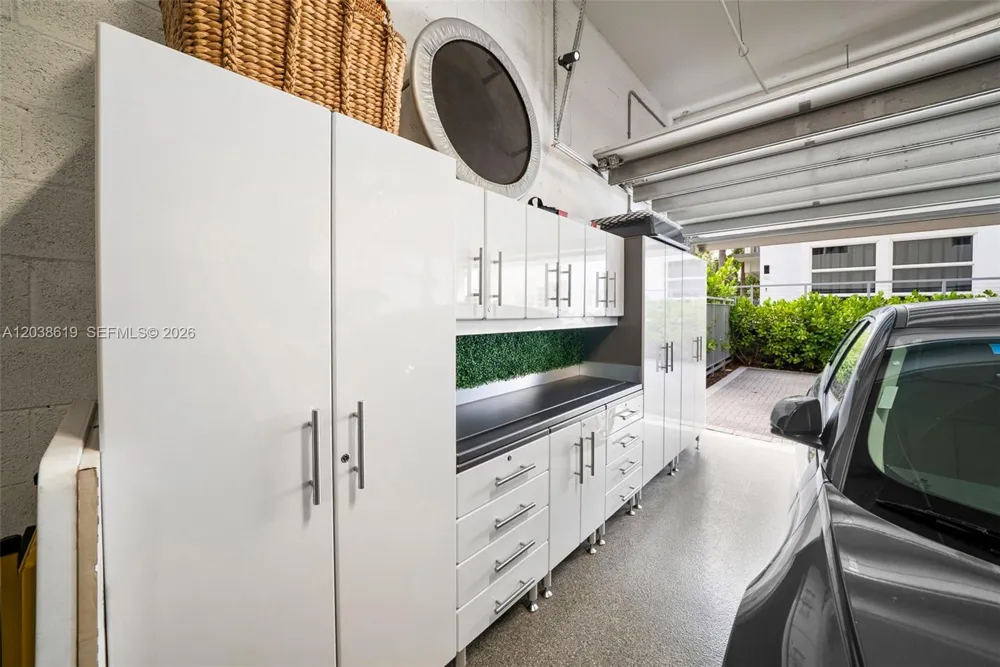 39 Shore Dr Miami Beach, FL 33141