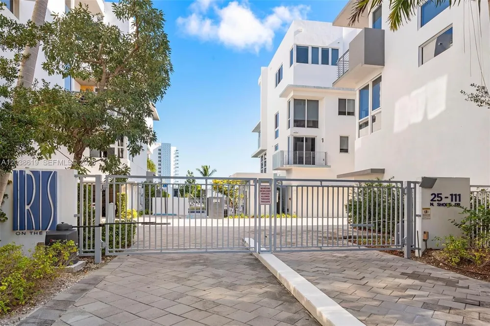 39 Shore Dr Miami Beach, FL 33141