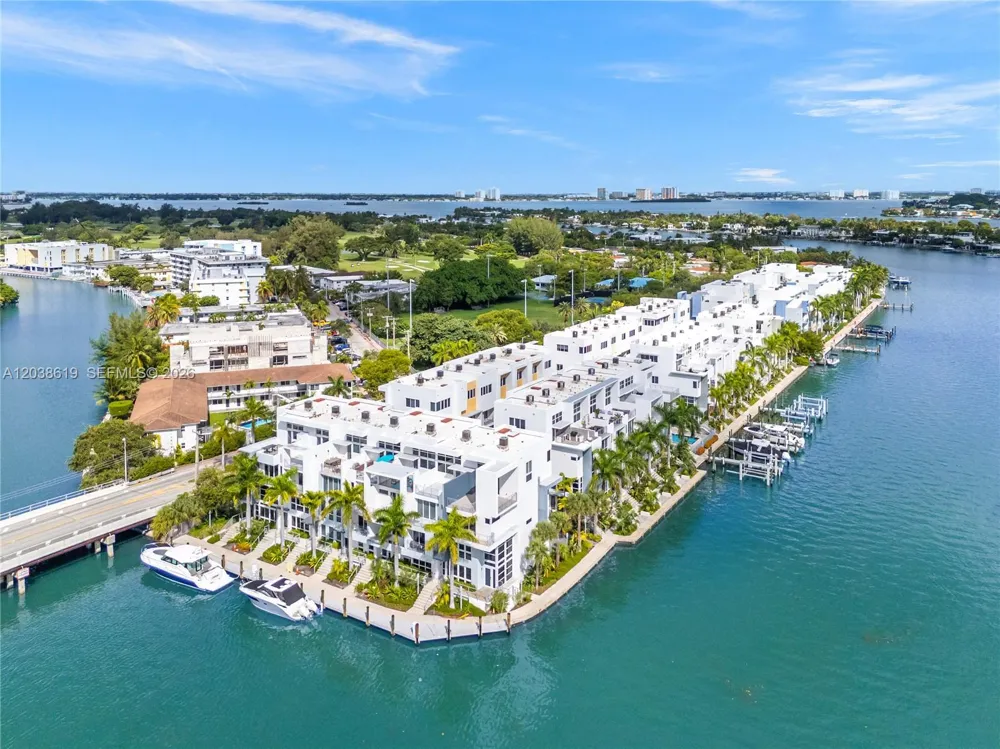39 Shore Dr Miami Beach, FL 33141
