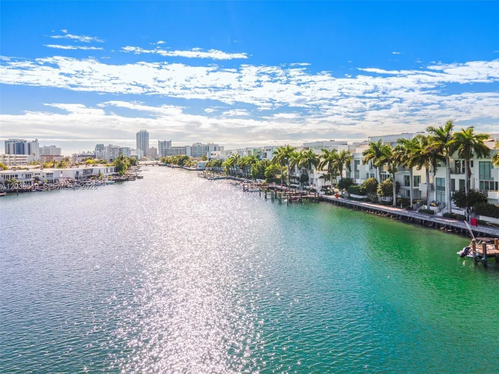 39 Shore Dr Miami Beach, FL 33141