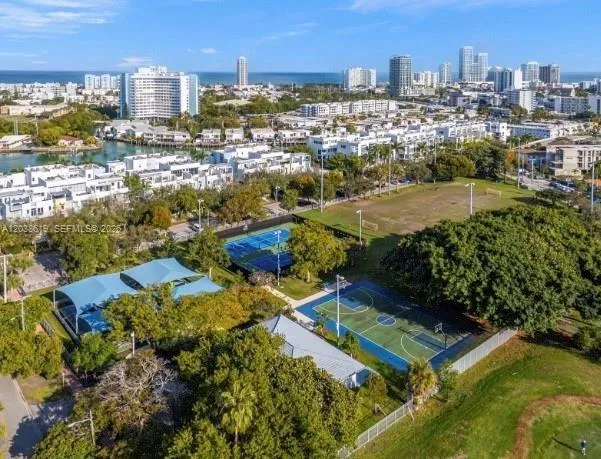 39 Shore Dr Miami Beach, FL 33141
