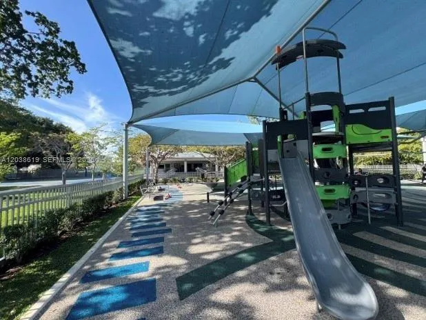 39 Shore Dr Miami Beach, FL 33141