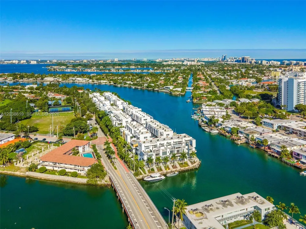 39 Shore Dr Miami Beach, FL 33141