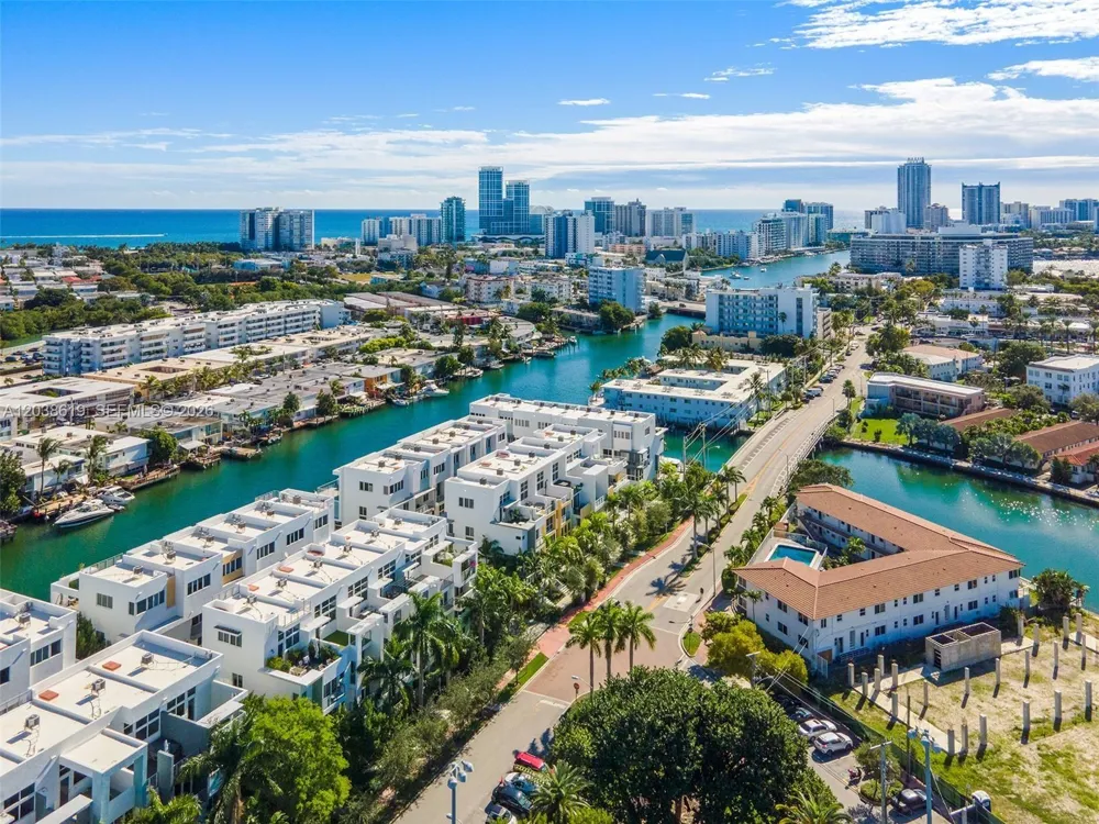 39 Shore Dr Miami Beach, FL 33141