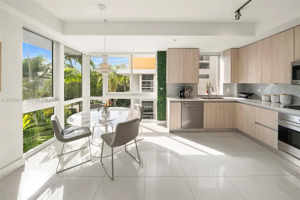 39 Shore Dr Miami Beach, FL 33141