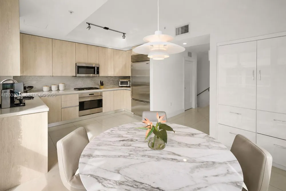 39 Shore Dr Miami Beach, FL 33141